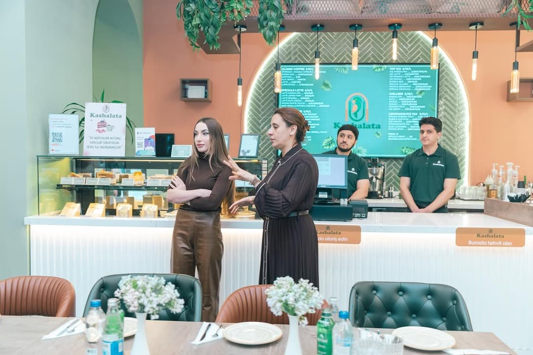 Alena Əliyeva onlarla kofe hazırladı - FOTOLAR